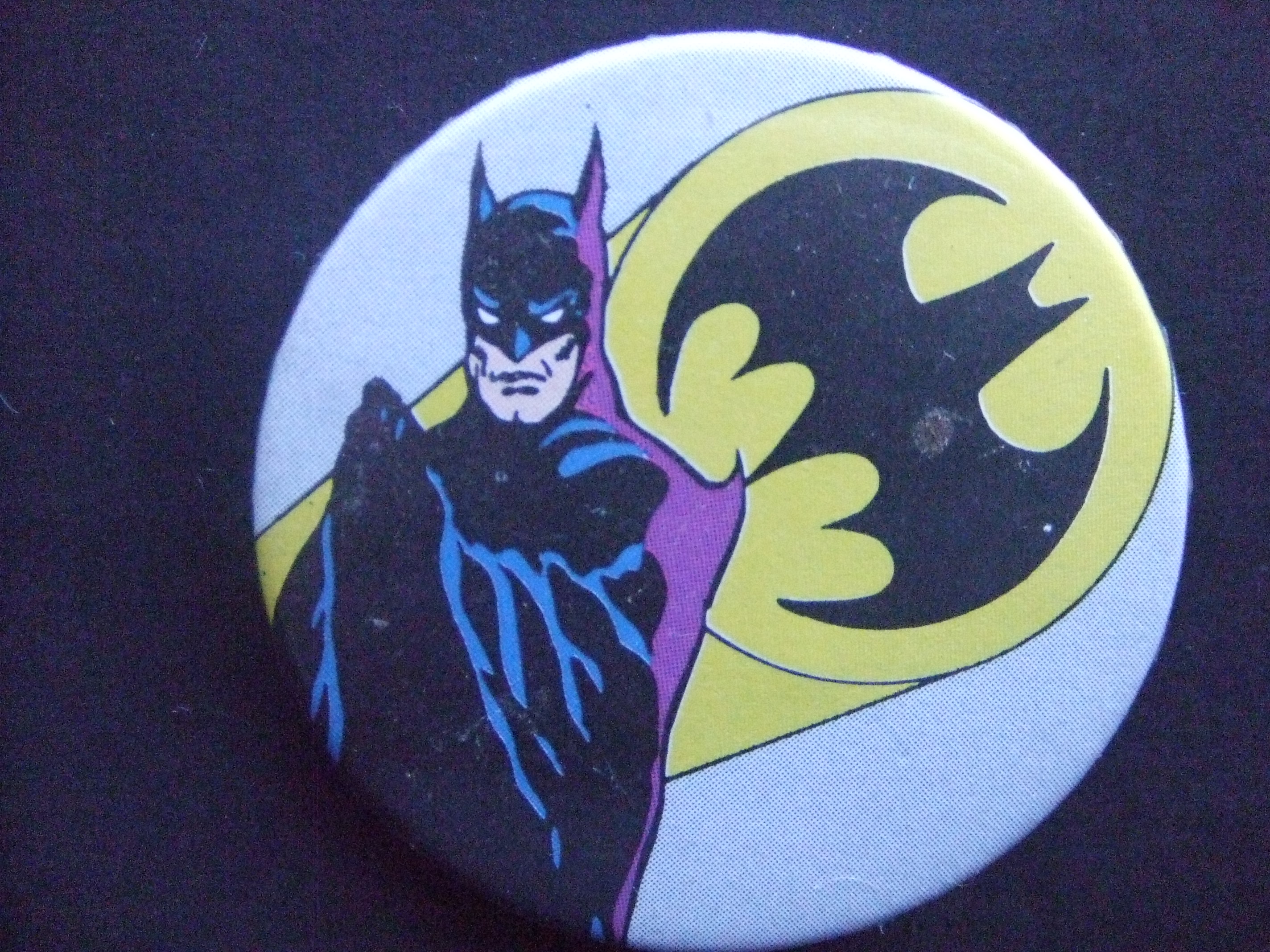 Batman fictieve superheld met logo en lichtbundel rechts